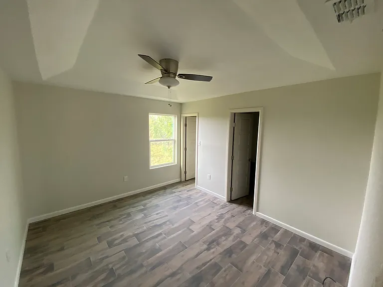 800 W Hall Acres Rd #B — Photo 4