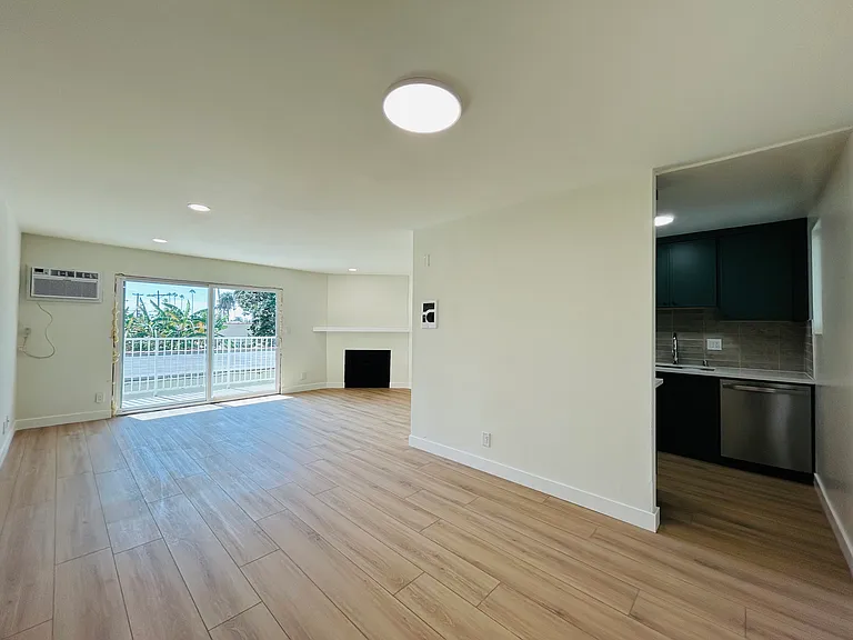 920 Venice Blvd — Photo 5
