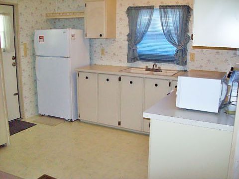 2nd image of 884 Phoenix Ln