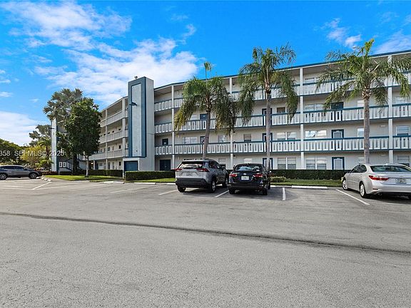 2nd image of 3030 Lincoln Pl #3030-B