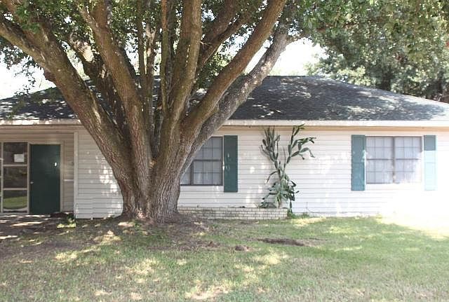 1st image of 210 Camellia Ave