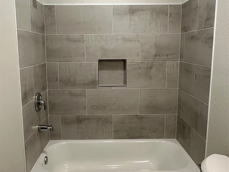 820 Bennington St #B — Photo 9