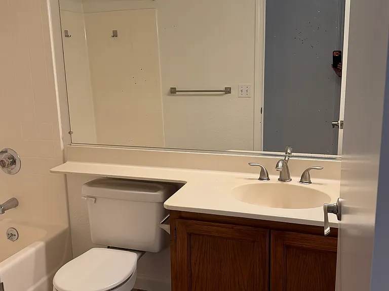 828 Bond Pl — Photo 14