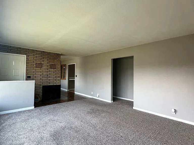 709 Schons Pl — Photo 4