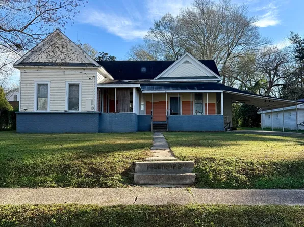 121 2nd St N, Wiggins, MS 39577