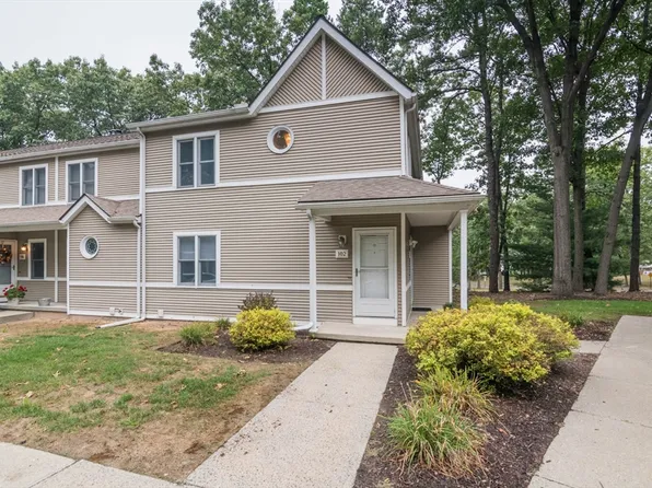 61 Abbey Memorial Dr APT 102, Chicopee, MA 01020