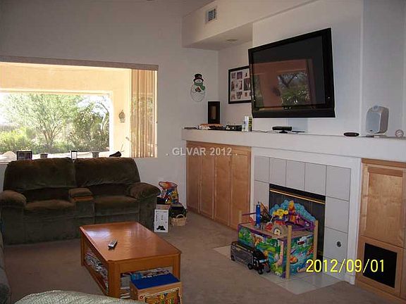 3rd image of 923 Sugar Springs Dr