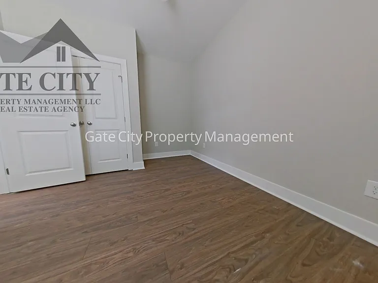 306 Oakwood St #B — Photo 5