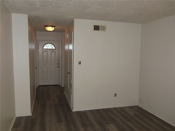 4th image of 2005 Iroquois Ln #A