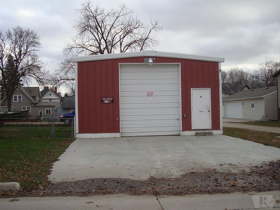 2nd image of 401 S Commercial Ave
