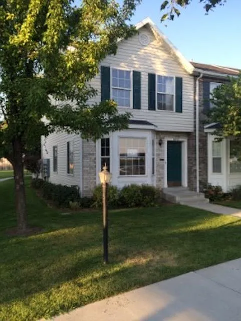 2 bed, 1.5 bath, 1072 sqft, $1,545 — Photo 1