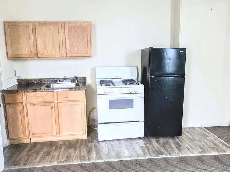 425 W Adams St #1 — Photo 5