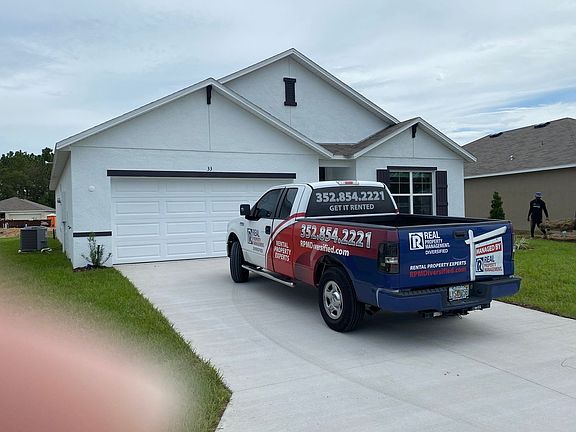 3rd image of 33 Hickory Course Ln