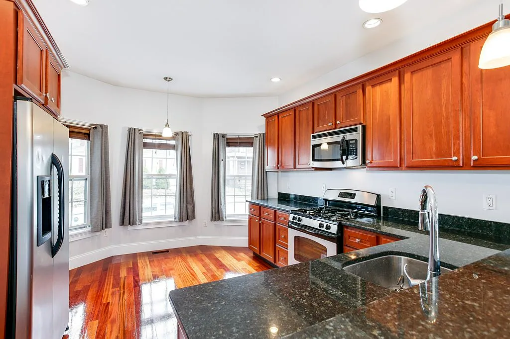 2 bed, 1288 sqft, $3,300 — Photo 1