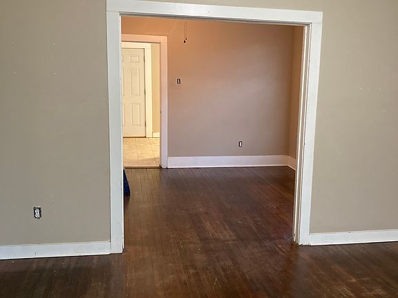 4th image of 710 Jeanette St