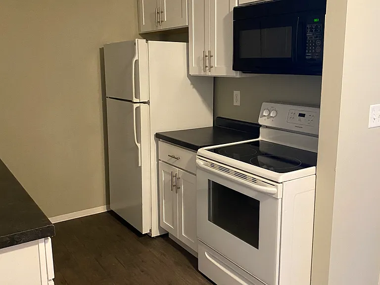 Medford Place Apartments — Photo 9