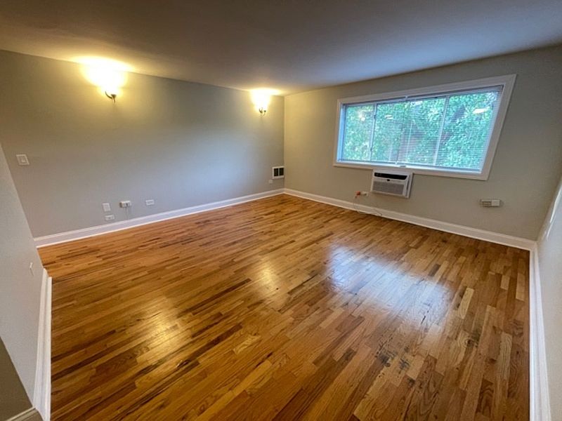 1st image of 517 S Milwaukee Ave APT 15