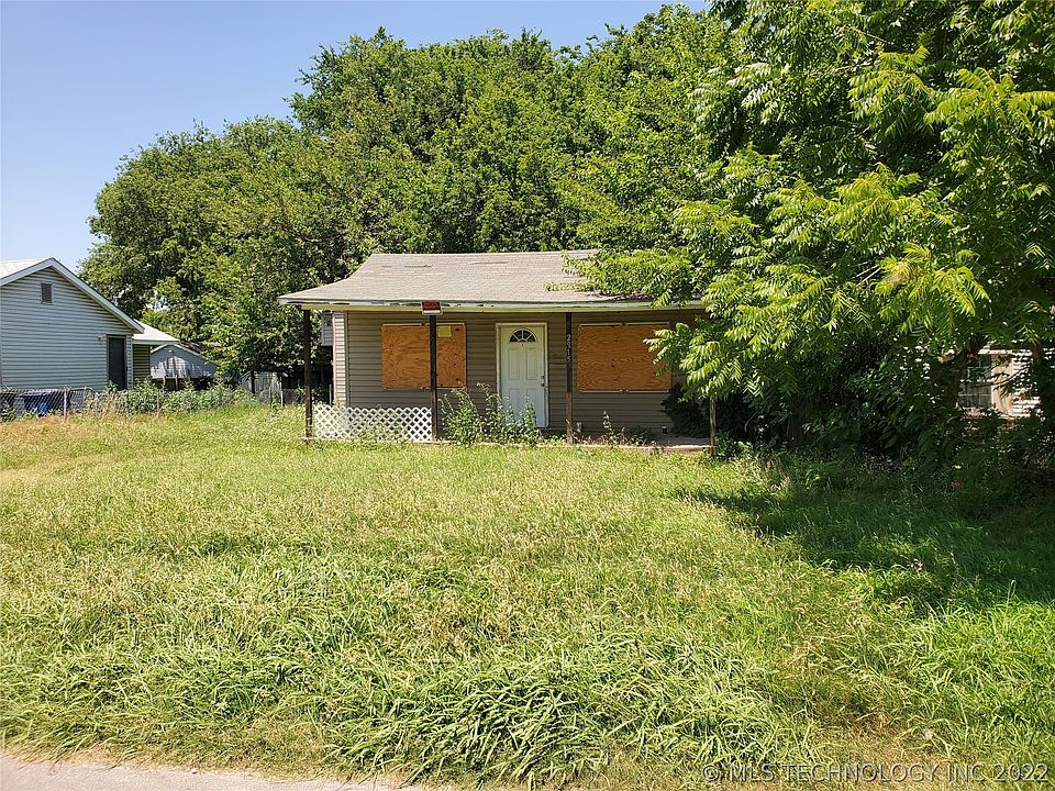 2nd image of 2915 W Easton Pl N