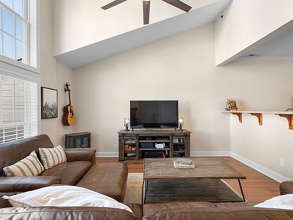 3rd image of 2006 Birch Ln