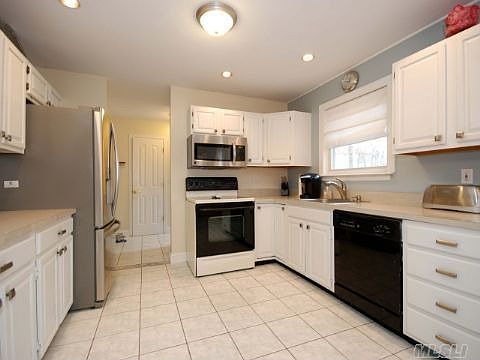 5th image of 21 Sharon Dr
