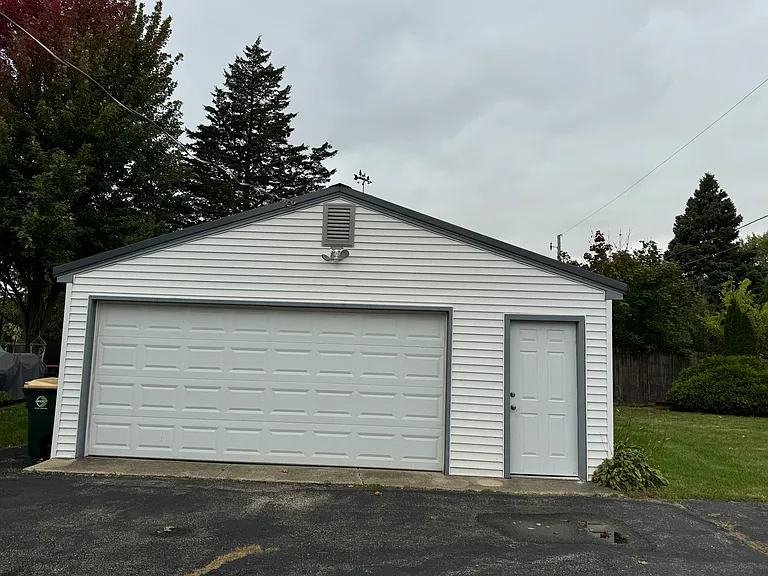 92 Lakewood Dr — Photo 1