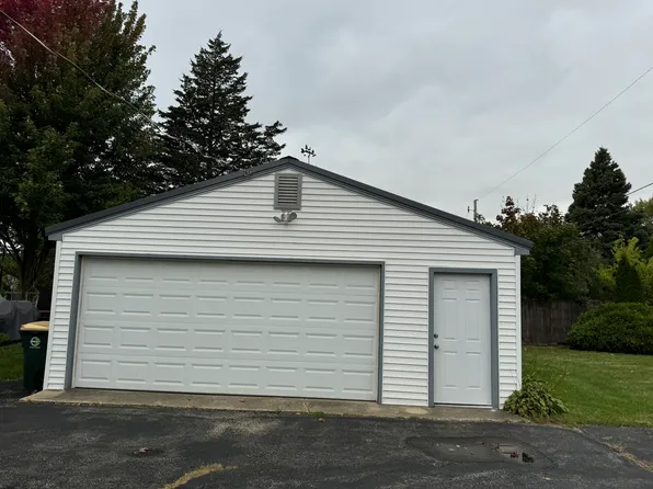 92 Lakewood Dr, Antioch, IL 60002