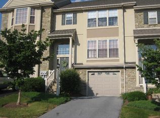 725 Skywalk Ln, Lancaster, PA 17601