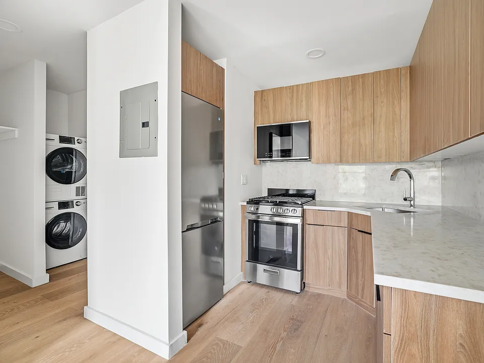 274 E 10th St #5A