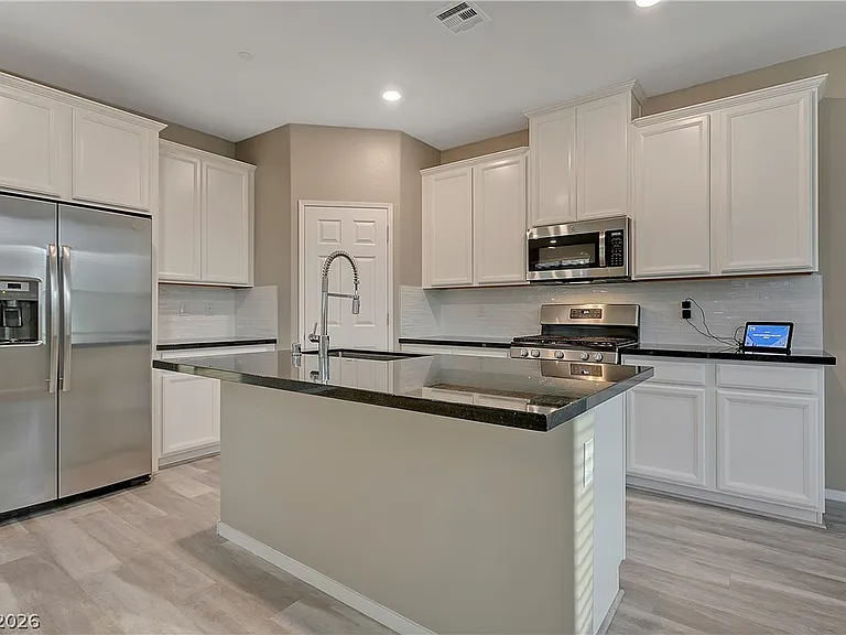41 Lomita Heights Dr — Photo 2