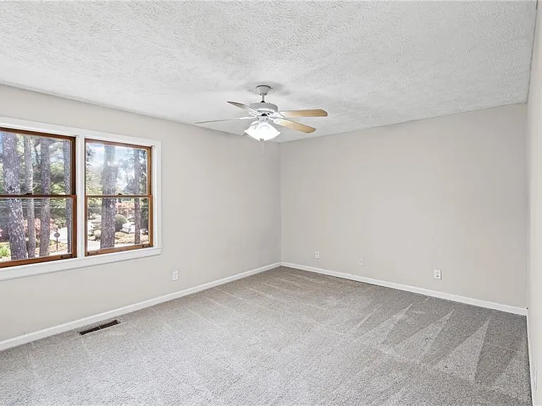 1622 Homestead Trl — Photo 5