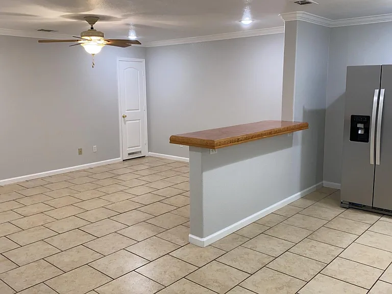 132 S Beverly Ave #132 — Photo 3