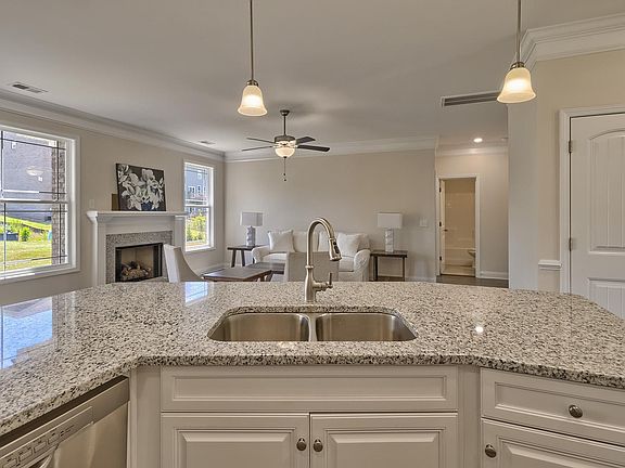 5th image of 411 Tristania Ln