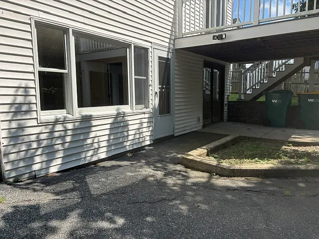 99 Garfield Ave #2