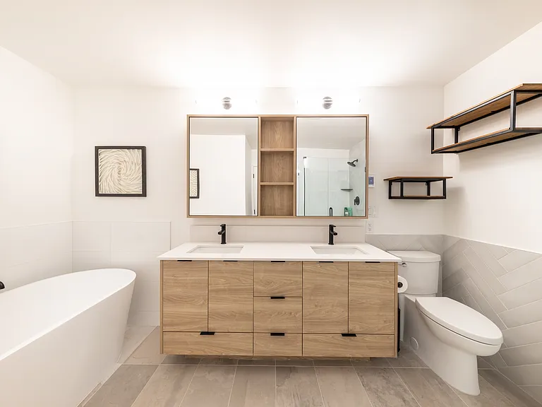 Plaxton Cres — Photo 9
