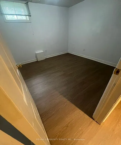 166 Saint Lawrence Dr #BASEMENT — Photo 4