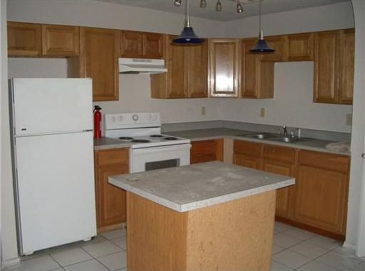 3rd image of 2251 Prentiss Ave
