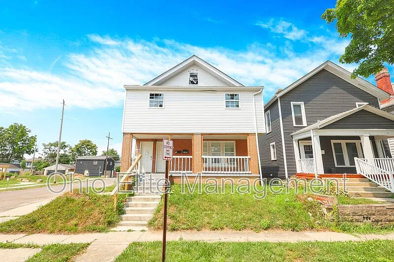 2 bed, 1.0 bath, $1,050 — Photo 2