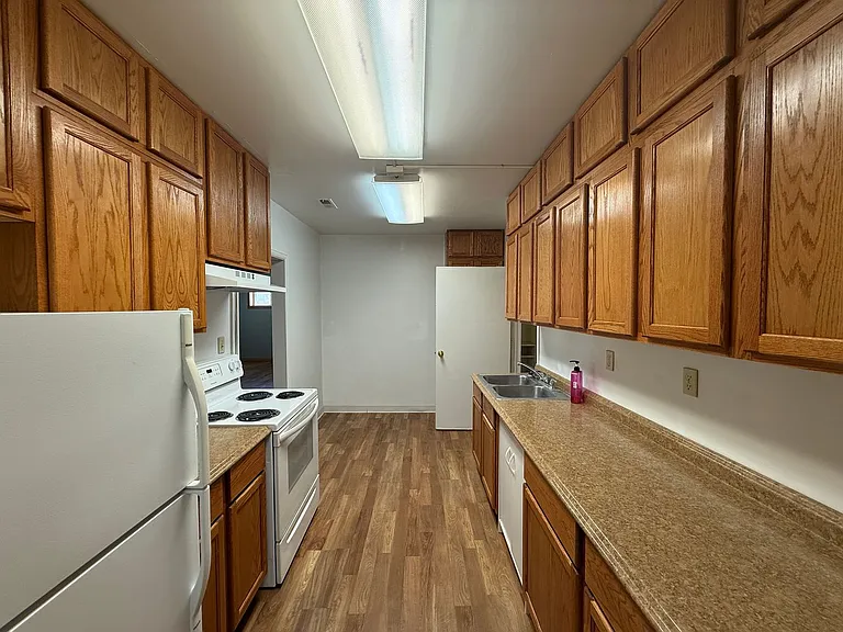 900 N St #B — Photo 7