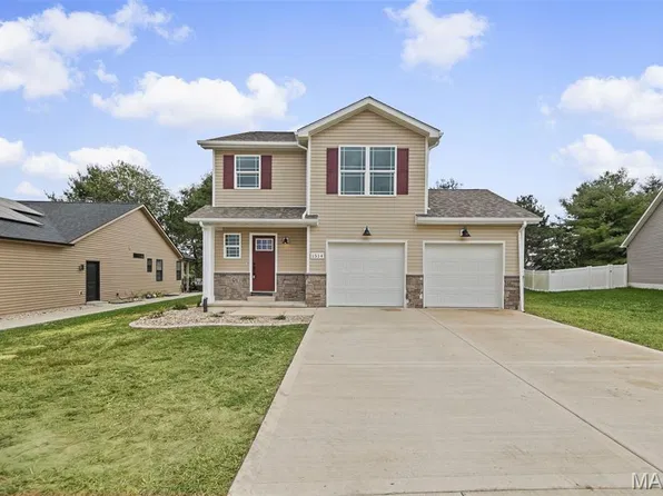 1514 Orchard Lakes Cir, Belleville, IL 62220