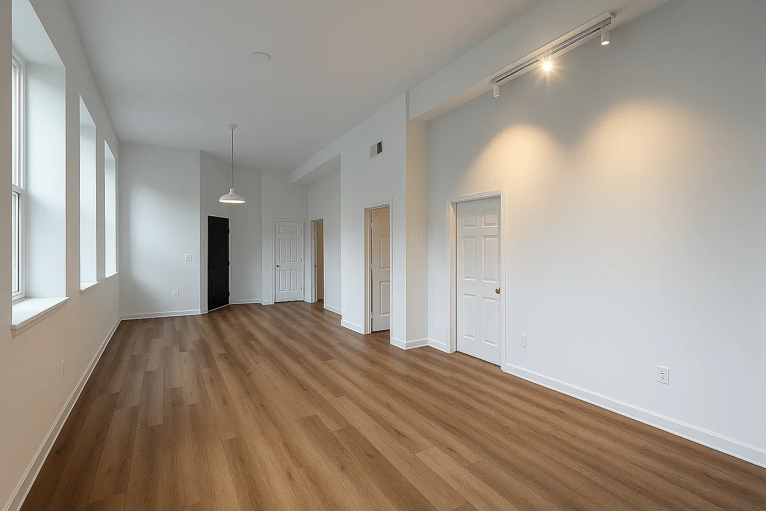 3 bed, 1300 sqft, $2,800 — Photo 2