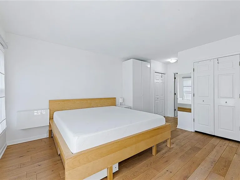 908 Lenox Hill Ct NE — Photo 10