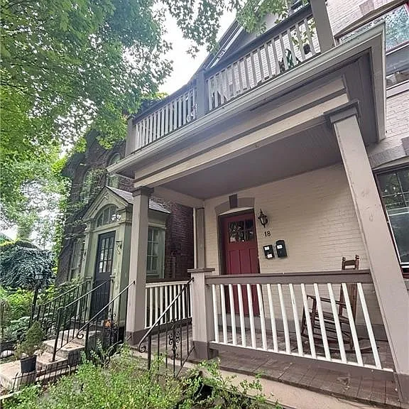 18 Irving Pl — Photo 2