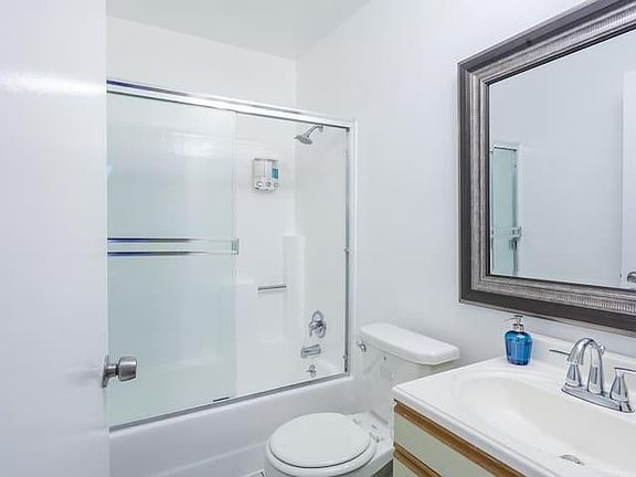 5th image of 701 S Kingsley Dr #103