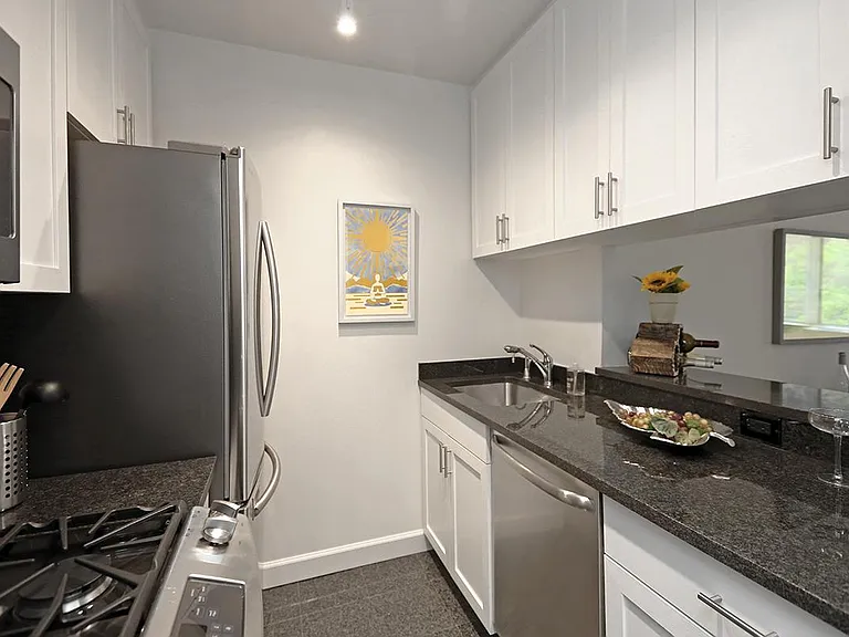 333 E 56th St #14N — Photo 4