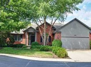 276 Presidential Ln, Elgin, IL 60123