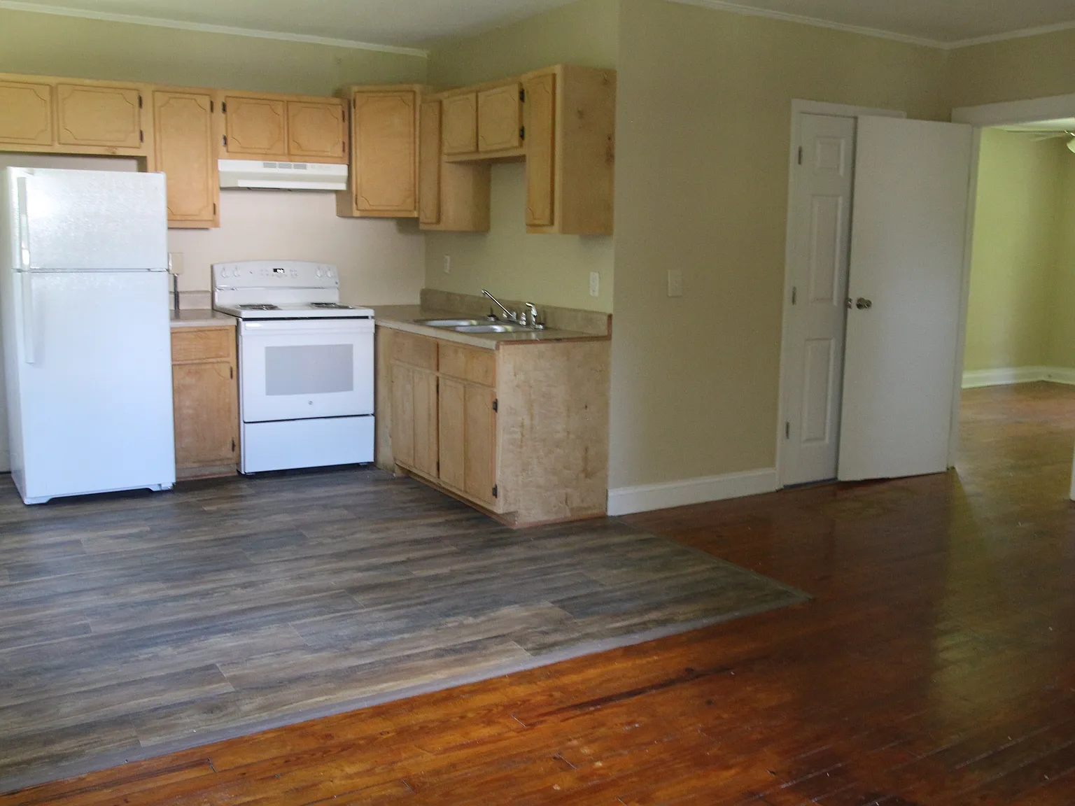 Main Street 115 - B — Photo 3
