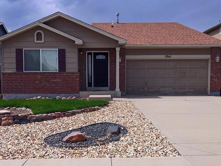 1941 Dewhirst Dr — Photo 1