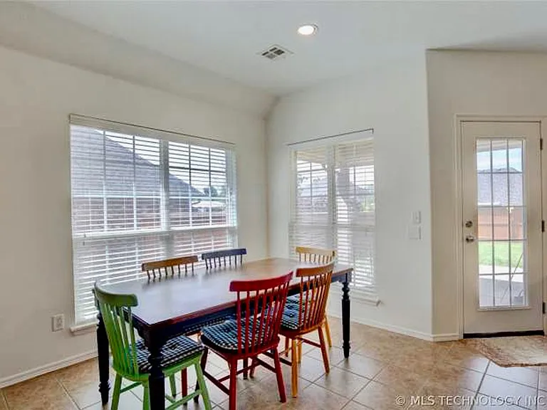 7324 E Knoxville St — Photo 17