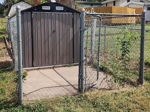 5th image of 8505 Orchard Ave