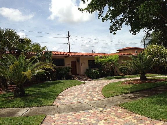 Driveway with pavers